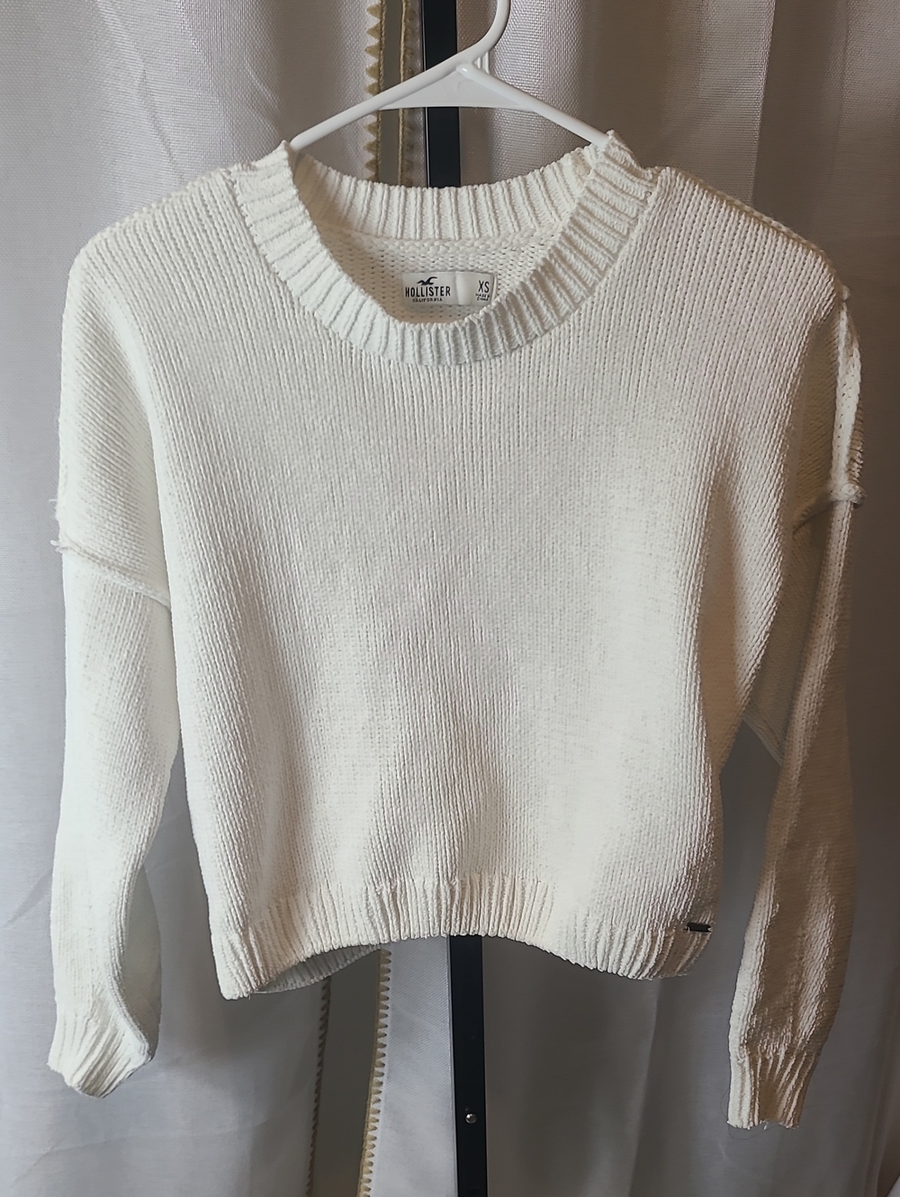 Hollister cropped chenille crewneck sweater Xs